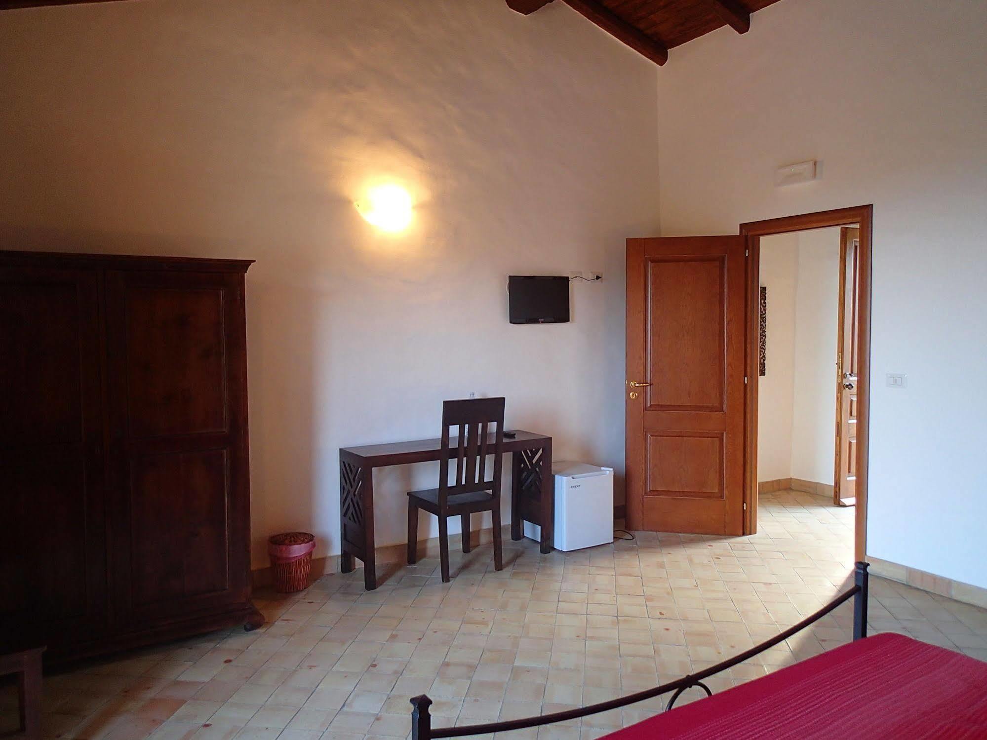 Patitiri Guest House ซานตาเทเรซา ดี รีวา ภายนอก รูปภาพ