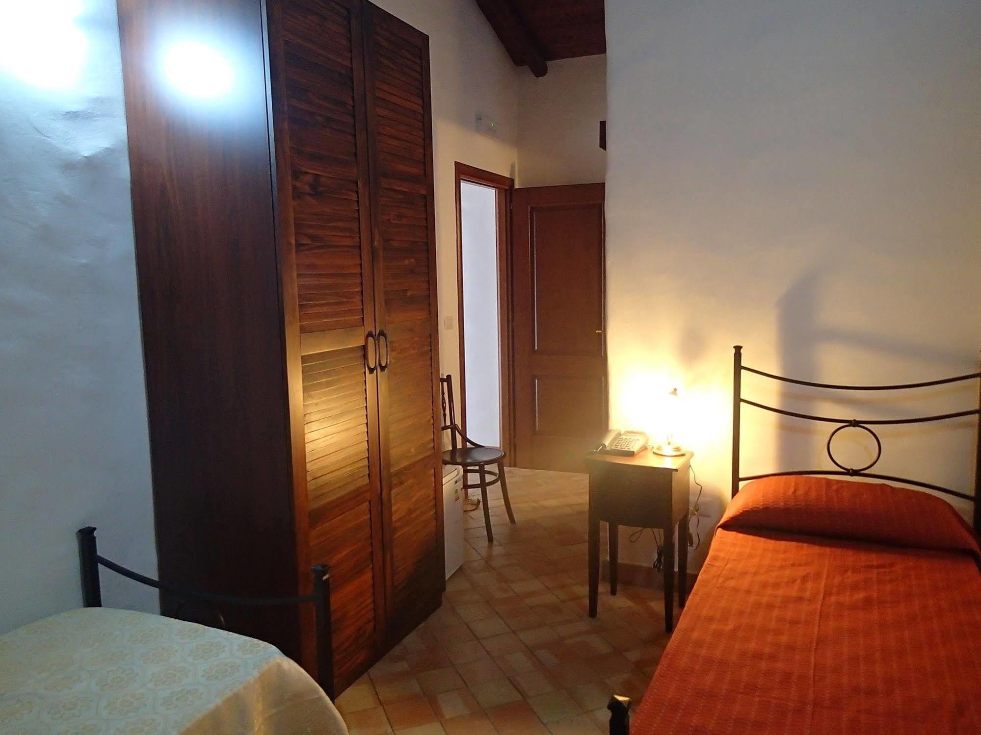 Patitiri Guest House ซานตาเทเรซา ดี รีวา ภายนอก รูปภาพ